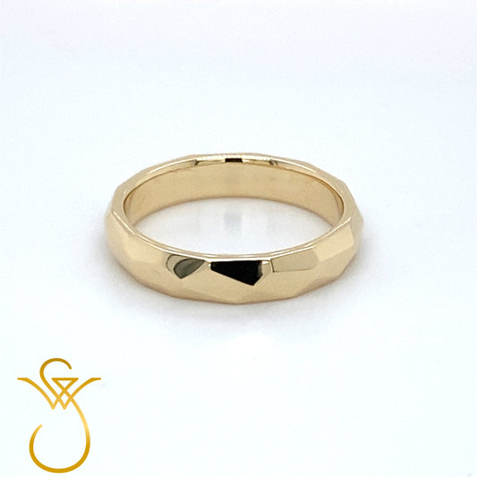 Gefaceteerde gouden ring, 14 karaat vol goud, uit het atelier van Sanders Weyden.