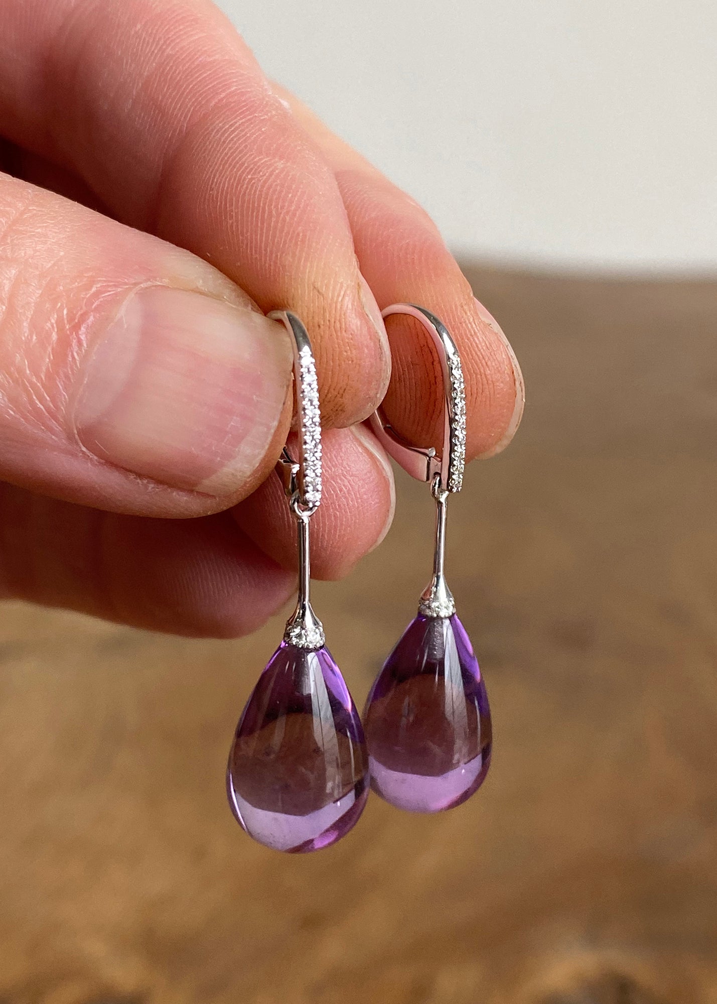 Amethyst en Diamanten Oorhangers in 18 karaat wit goud