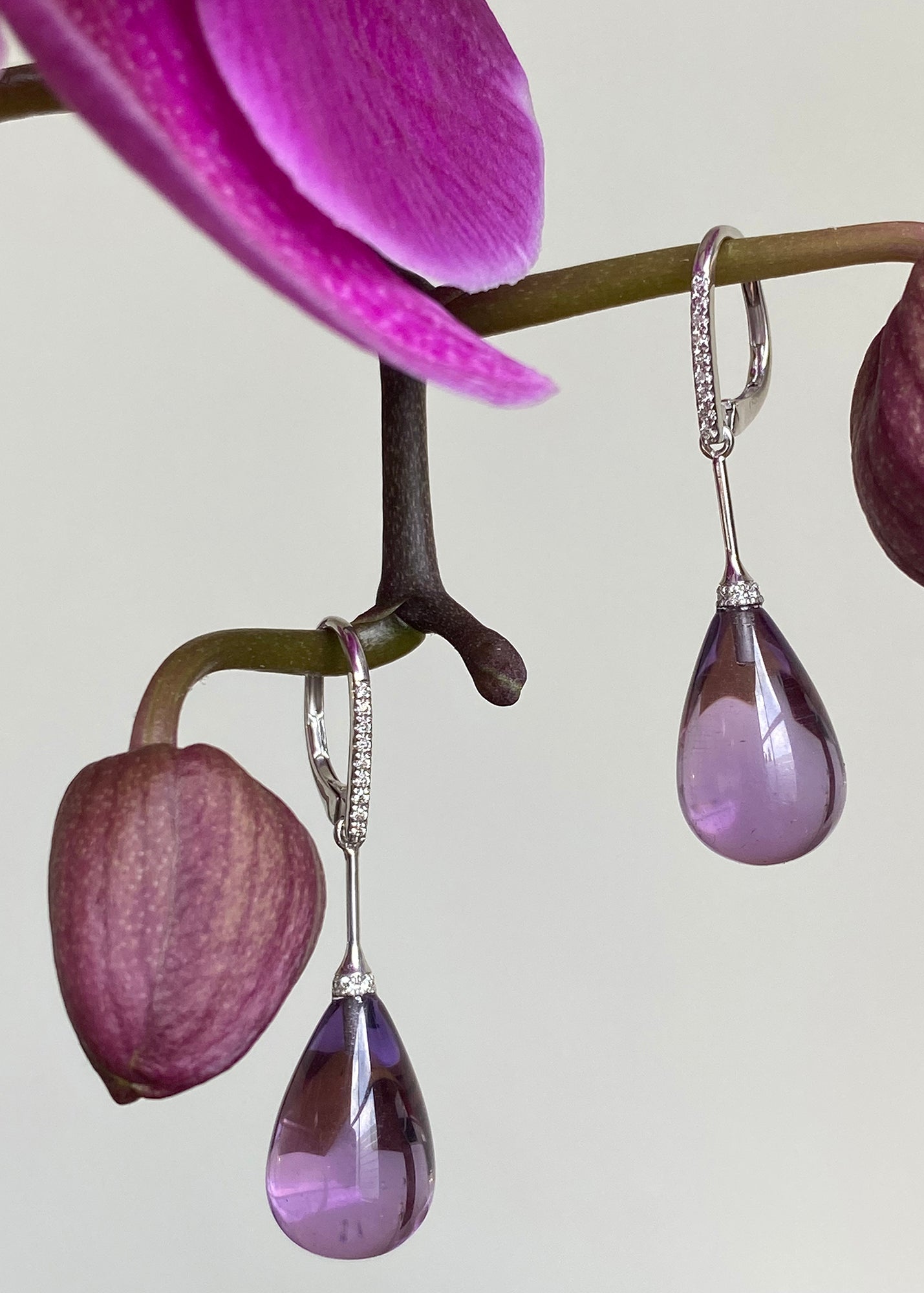 Amethyst en Diamanten Oorhangers in 18 karaat wit goud