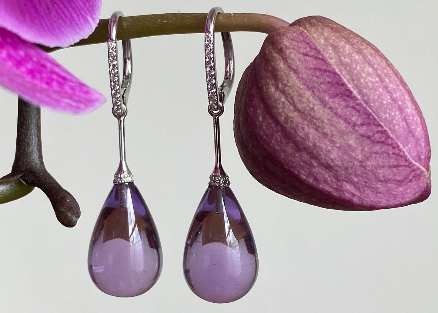 Amethyst en Diamanten Oorhangers in 18 karaat wit goud