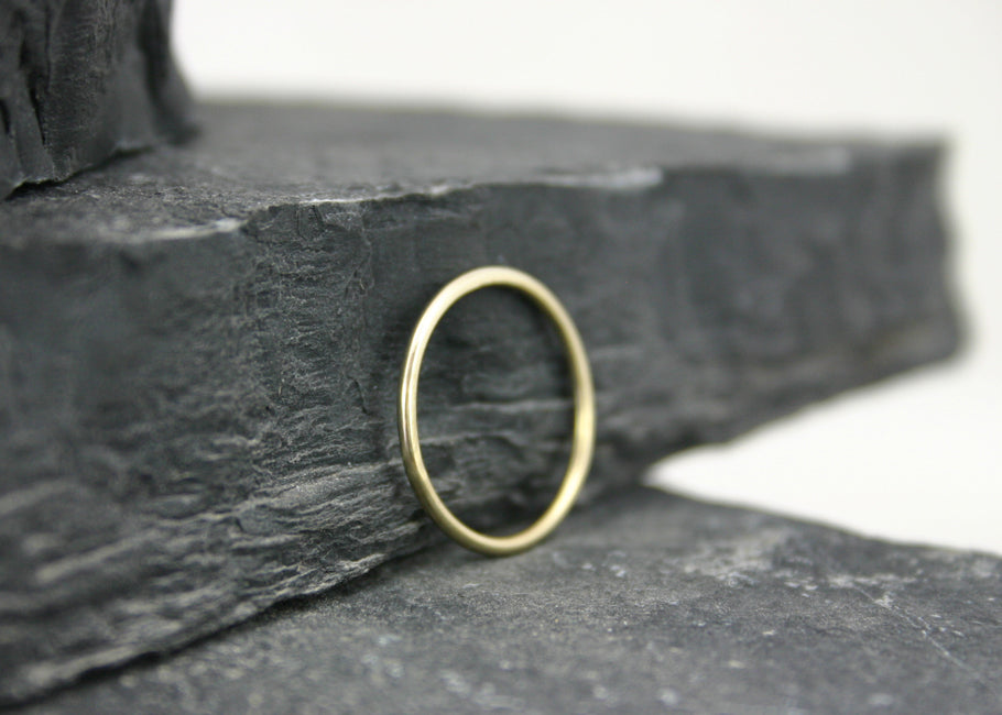 Ronde ring 1,2mm breed 14k goud
