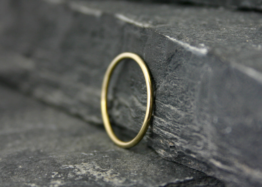 Ronde ring 1,2mm breed 14k goud