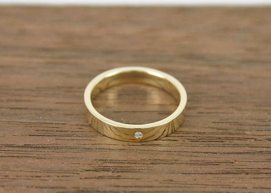 Trouwring Goud Diamant Excellent,1.5 mm dik 14k goud, diamant 0.015ct