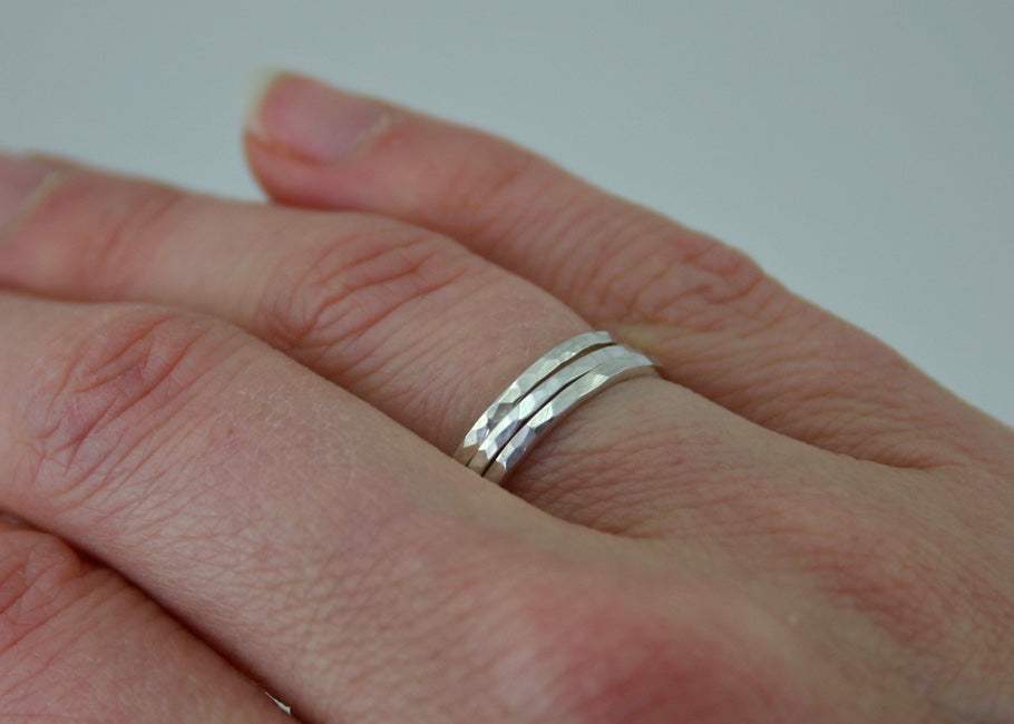 Wit Gouden Gehamerde ring, 14k wit goud, smalle ring