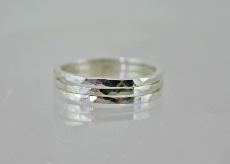Wit Gouden Gehamerde ring, 14k wit goud, smalle ring
