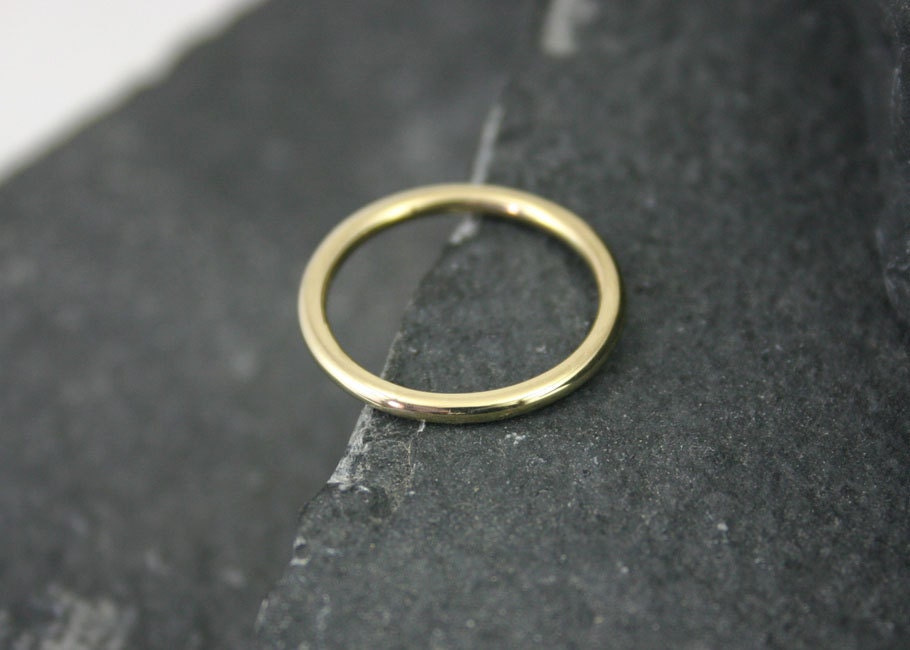 Ronde trouwring 2mm breed 14k goud