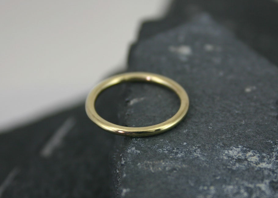 Ronde trouwring 2mm breed 14k goud
