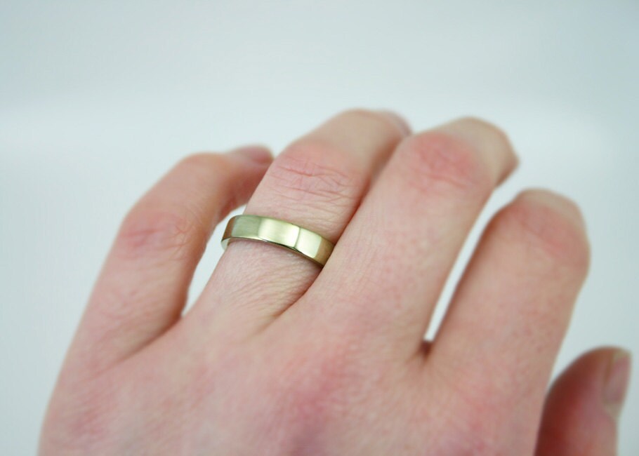 Trouwring Goud Excellent, 14 karaat gouden trouwring recht model.