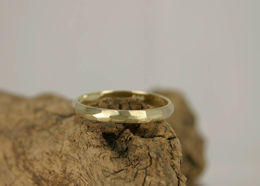 Gouden ring Facet gesatineerd