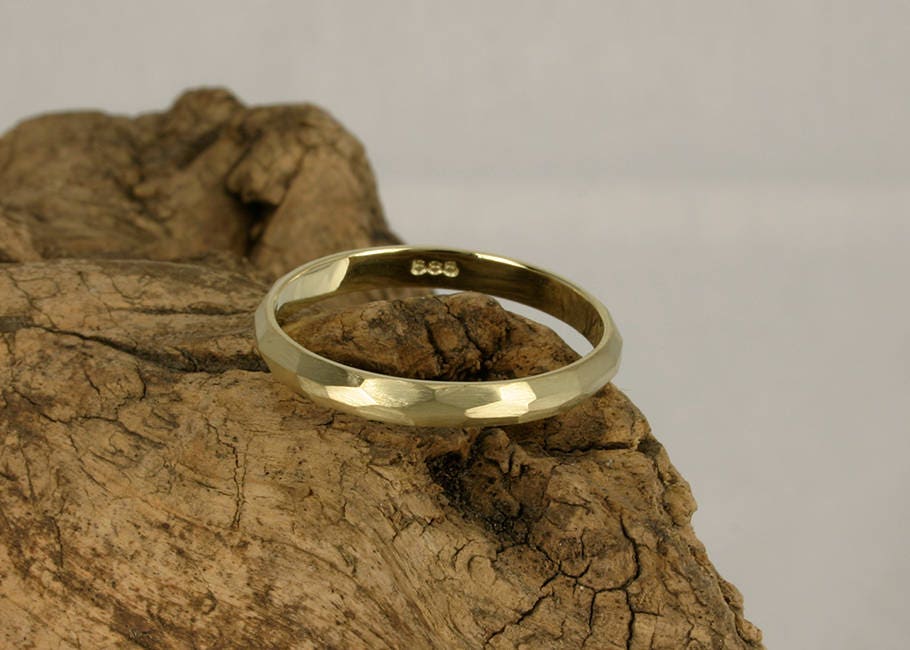 Gouden ring Facet gesatineerd