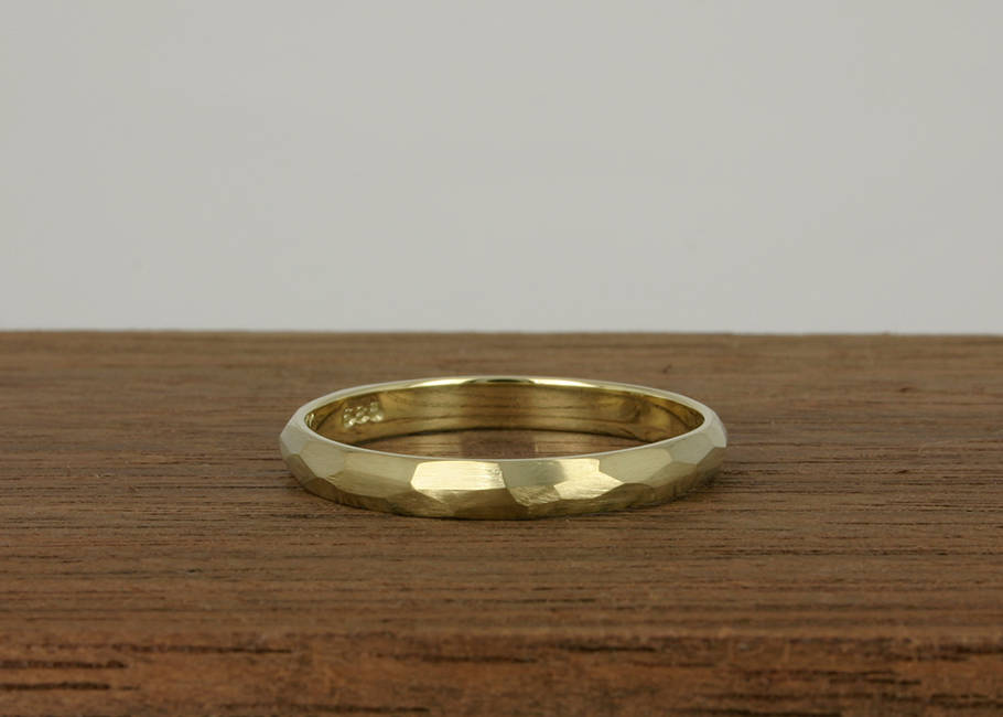 Gouden ring Facet gesatineerd