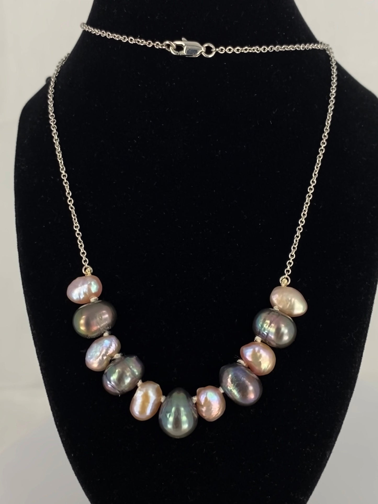Zoetwater parelcollier Baroque met sterling zilver ankercollier, gerhodineerd.