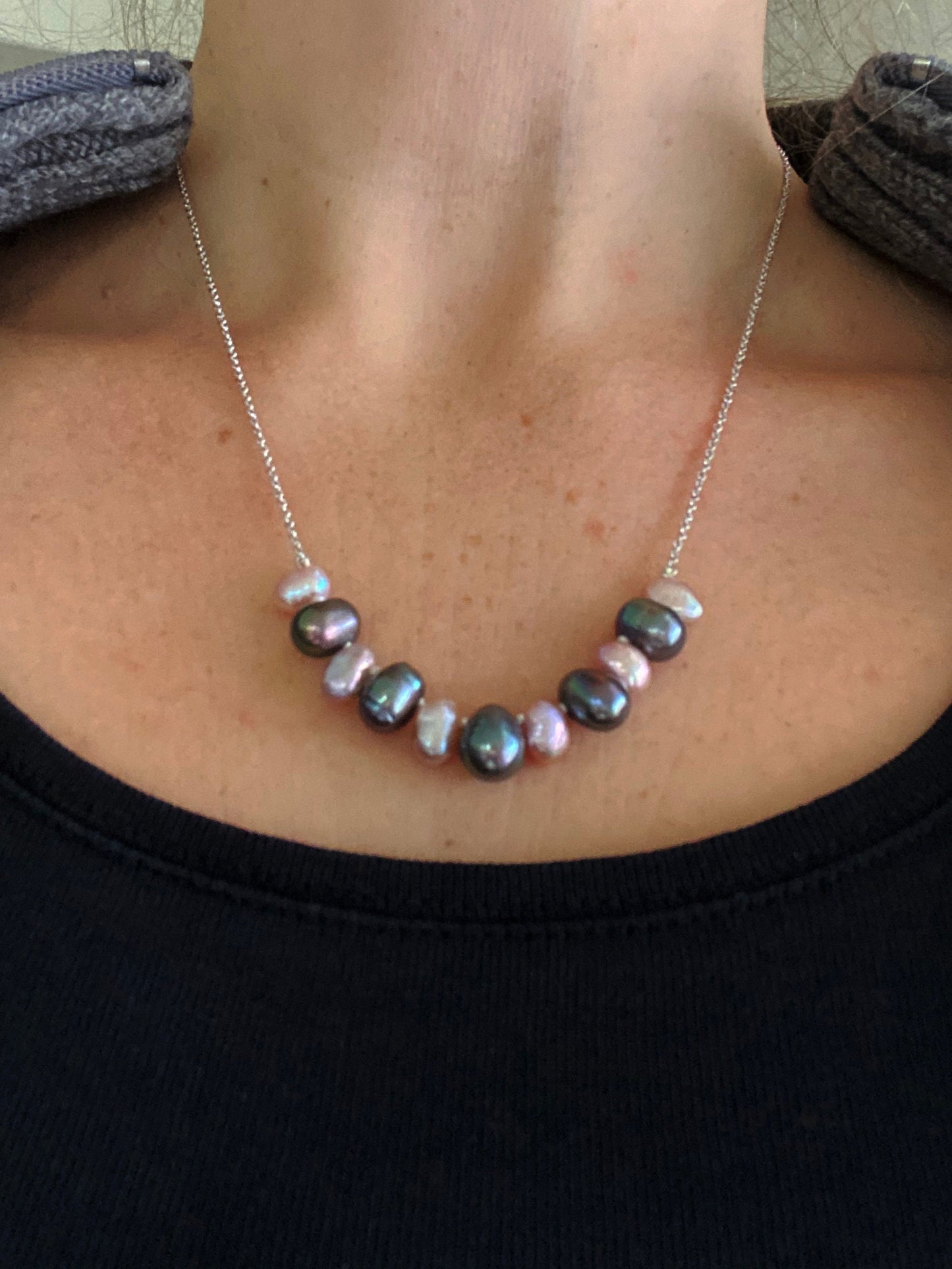Zoetwater parelcollier Baroque met sterling zilver ankercollier, gerhodineerd.