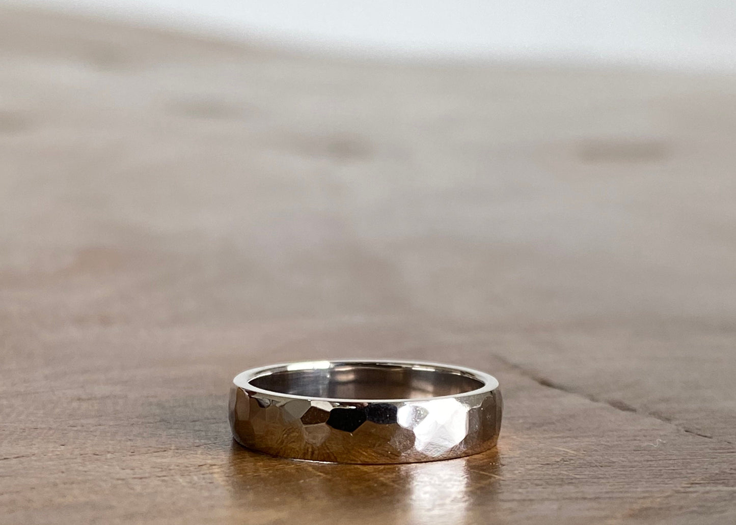 Wit Gouden Trouwring Excellent Classic gehamerd - 14 k palladium wit gouden trouwring gehamerd