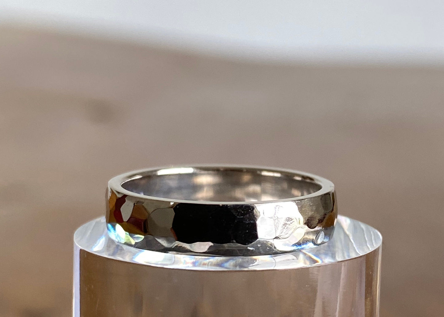Wit Gouden Trouwring Excellent Classic gehamerd - 14 k palladium wit gouden trouwring gehamerd