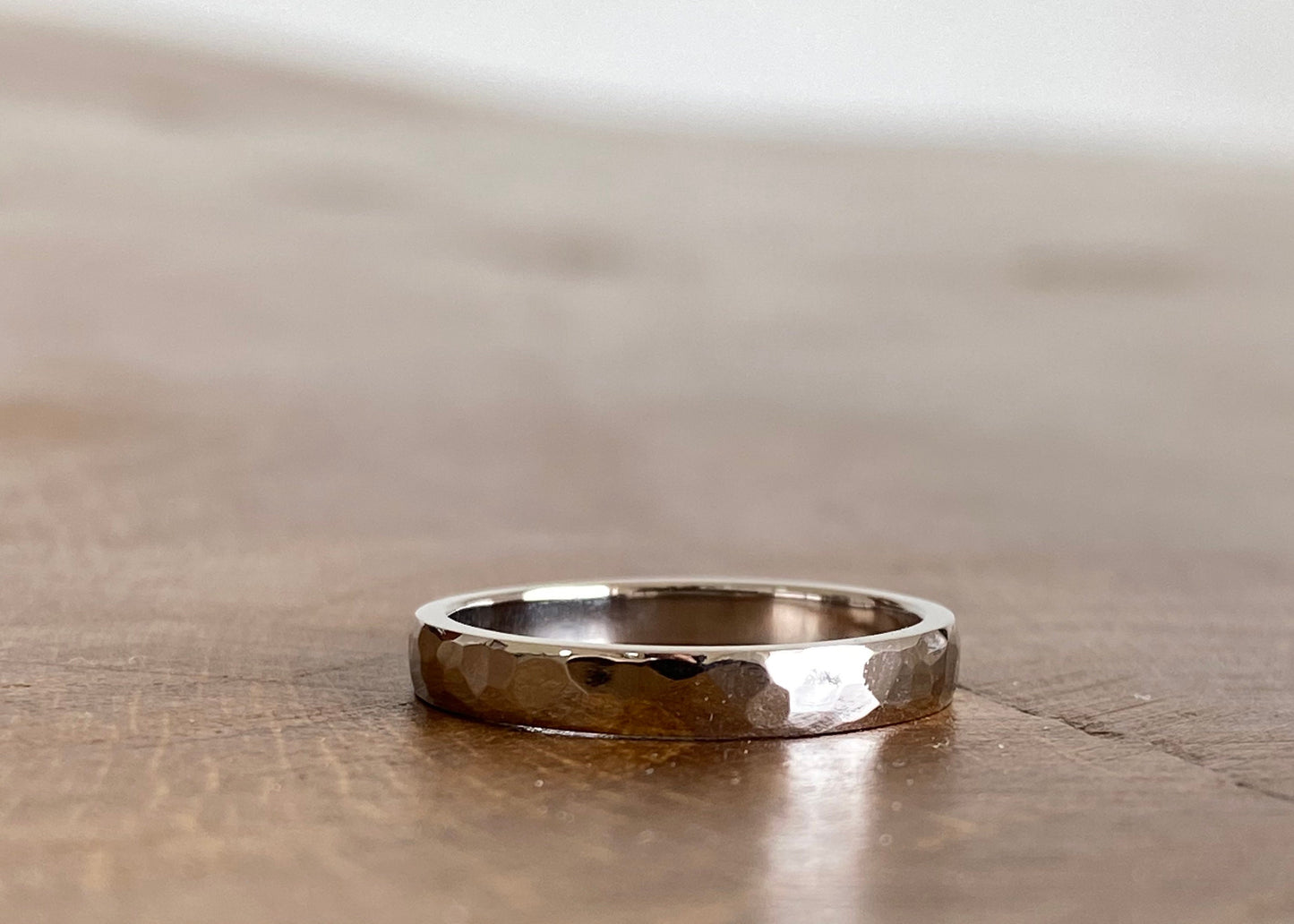 Wit Gouden Trouwring Excellent Classic gehamerd - 14 k palladium wit gouden trouwring gehamerd