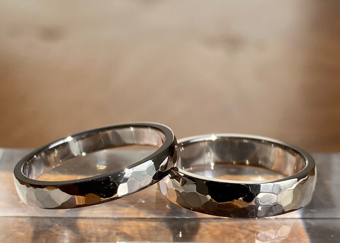 Wit Gouden Trouwring Excellent Classic gehamerd - 14 k palladium wit gouden trouwring gehamerd