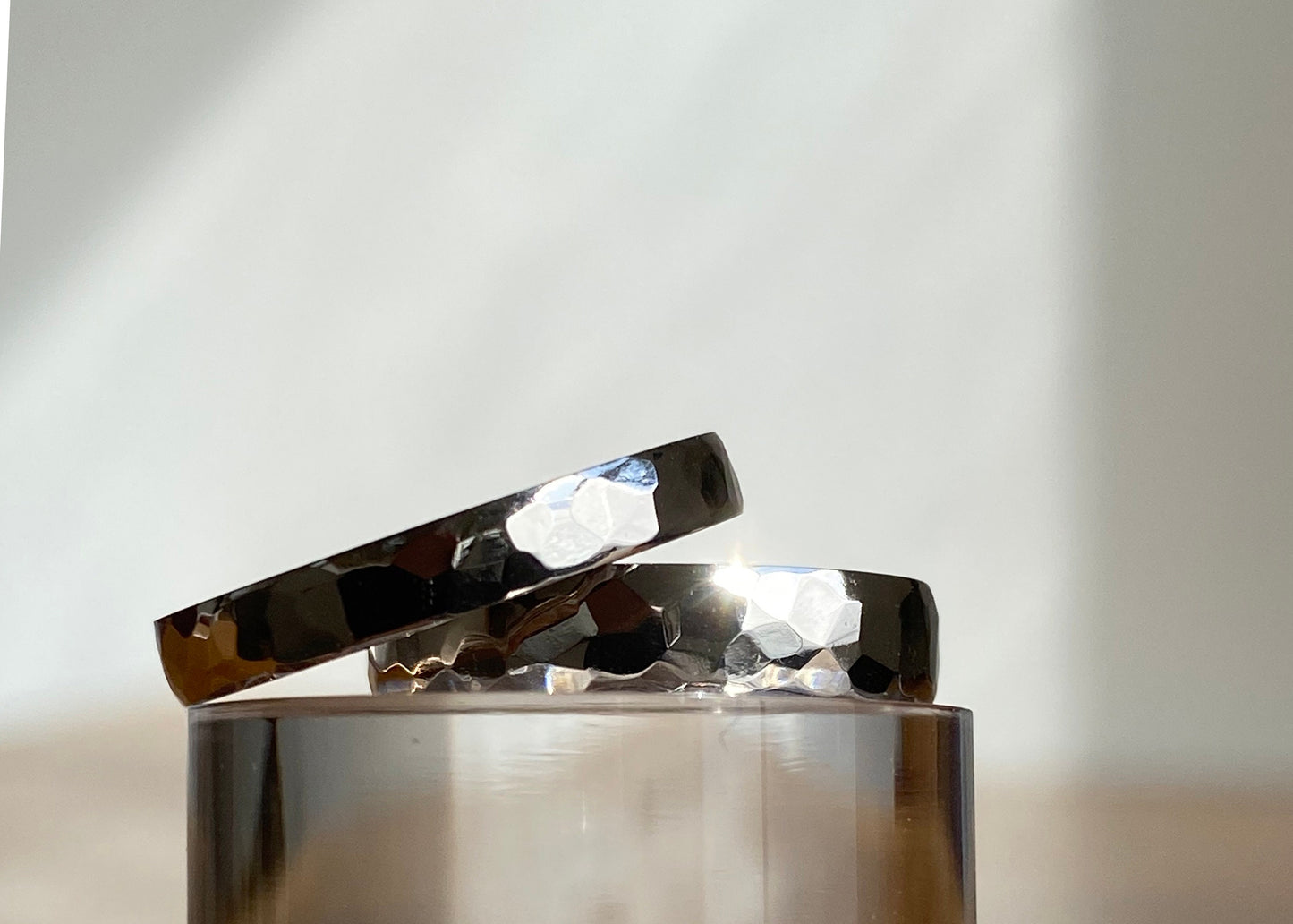 Wit Gouden Trouwring Excellent Classic gehamerd - 14 k palladium wit gouden trouwring gehamerd