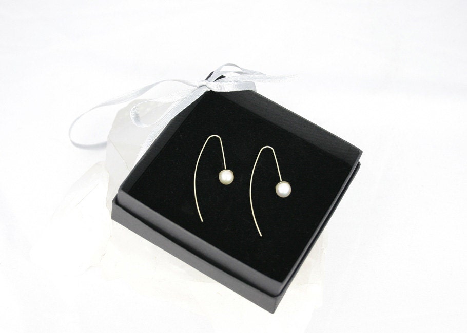 Parel Oorhangers 14k goud, oorhaken met witte parel.