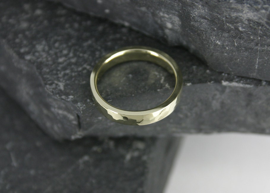 Trouwring Everlast Gehamerd 14k geel goud, recht model