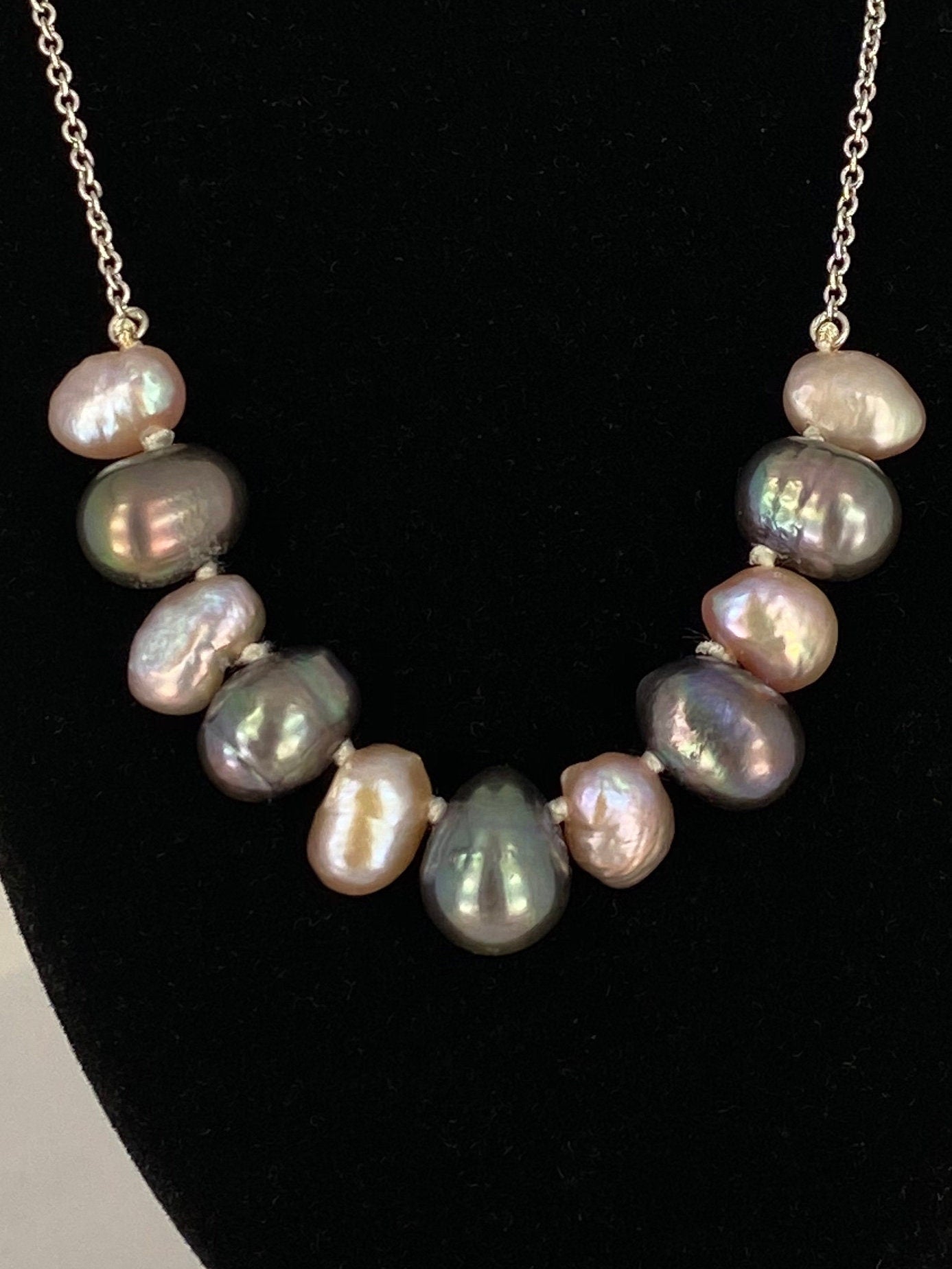 Zoetwater parelcollier Baroque met sterling zilver ankercollier, gerhodineerd.