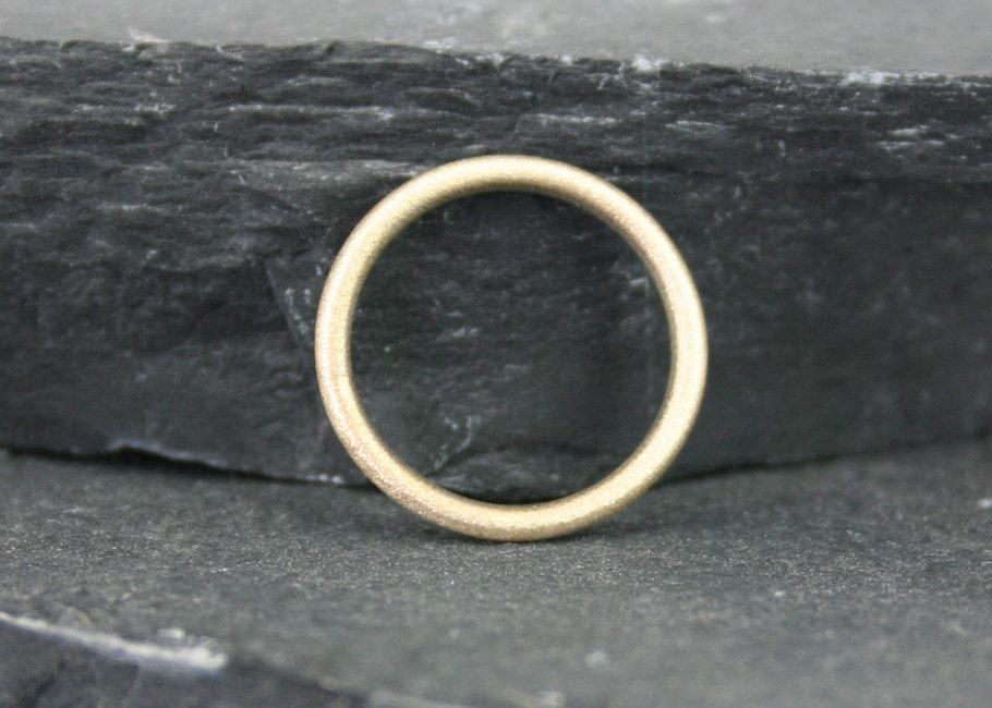 Gesatineerde Gouden Ronde Ring 2mm breed 14k goud